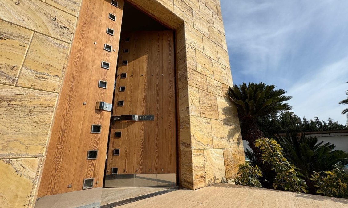 Resale - Villa -
Orihuela Costa - Altos De Campoamor