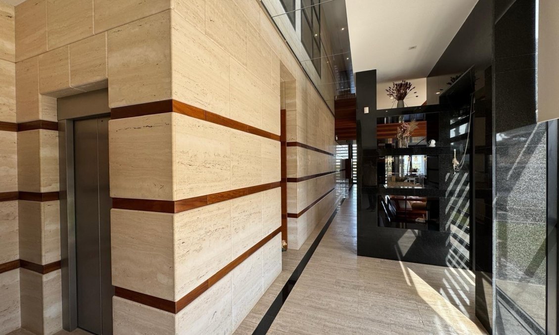 Resale - Villa -
Orihuela Costa - Altos De Campoamor