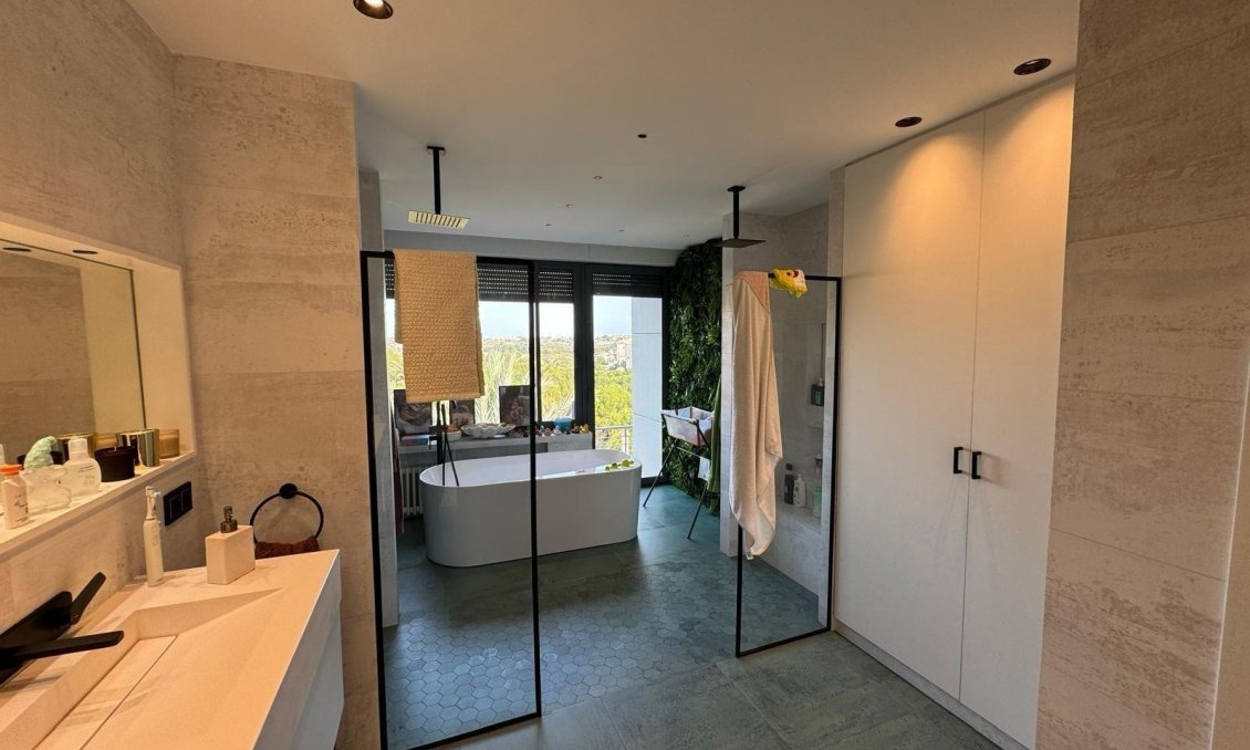 Resale - Villa -
Orihuela Costa - Altos De Campoamor