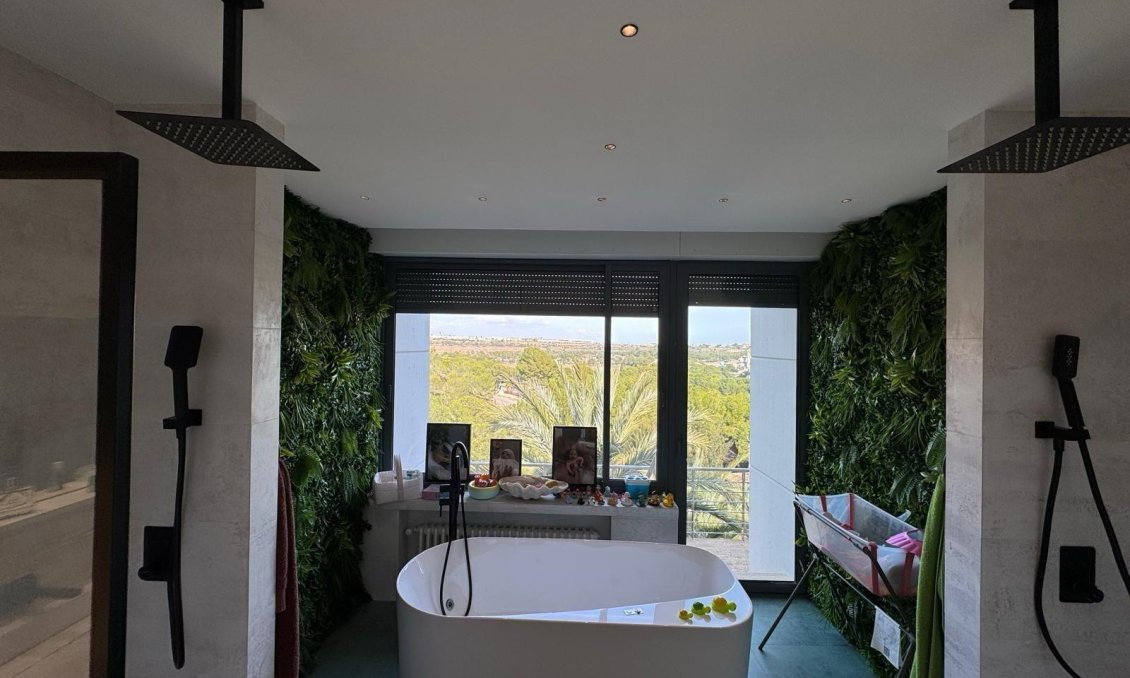 Resale - Villa -
Orihuela Costa - Altos De Campoamor