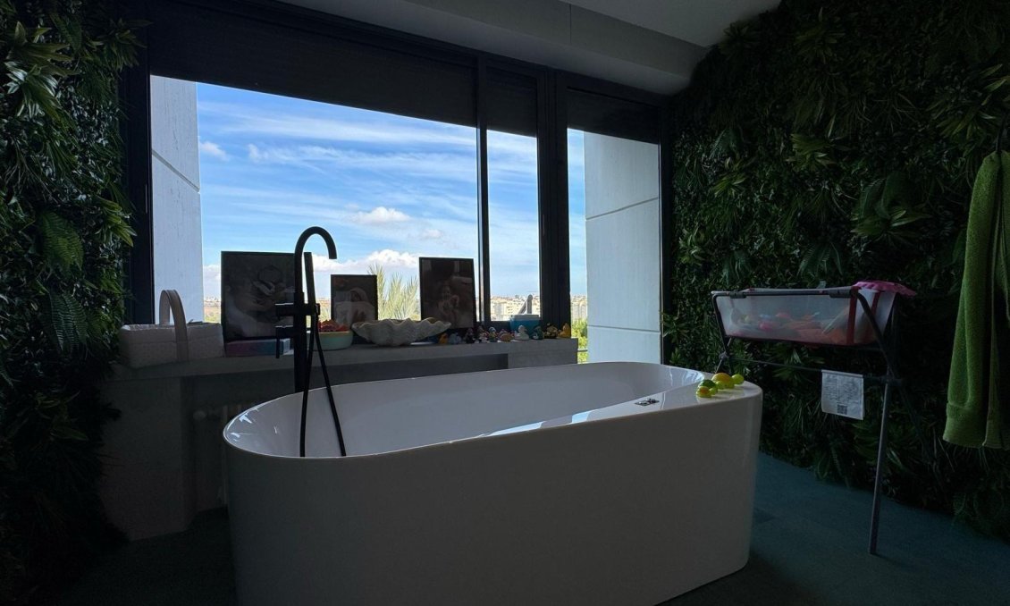 Resale - Villa -
Orihuela Costa - Altos De Campoamor