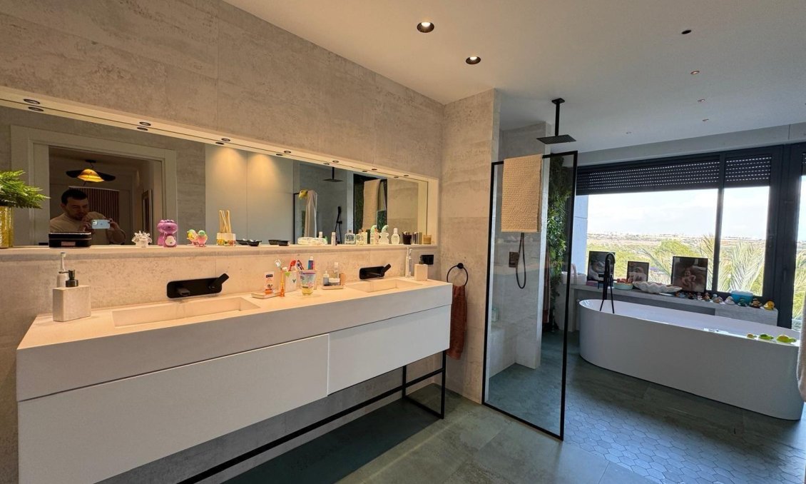 Resale - Villa -
Orihuela Costa - Altos De Campoamor