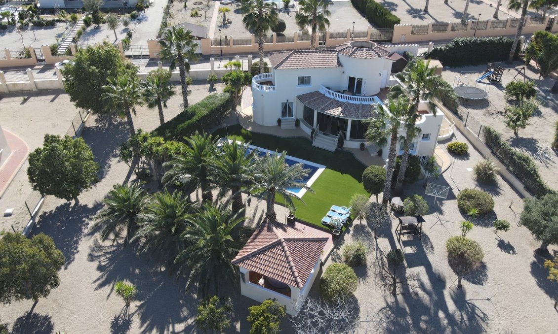 Resale - Villa -
Campos del Río