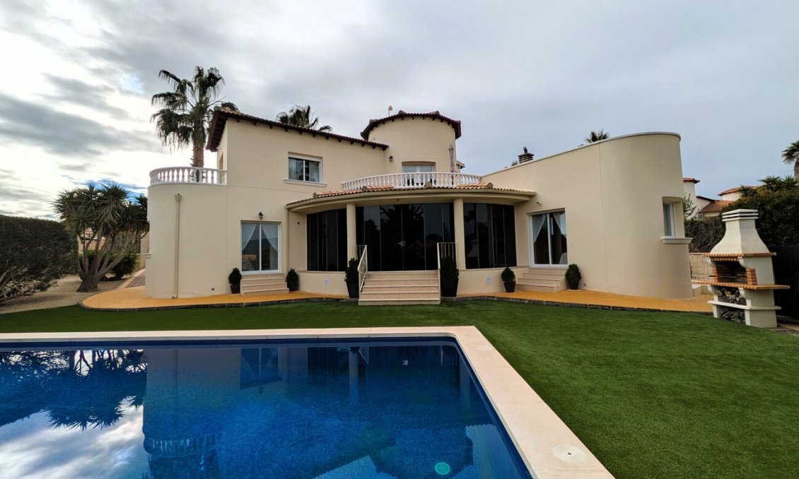 Resale - Villa -
Campos del Río