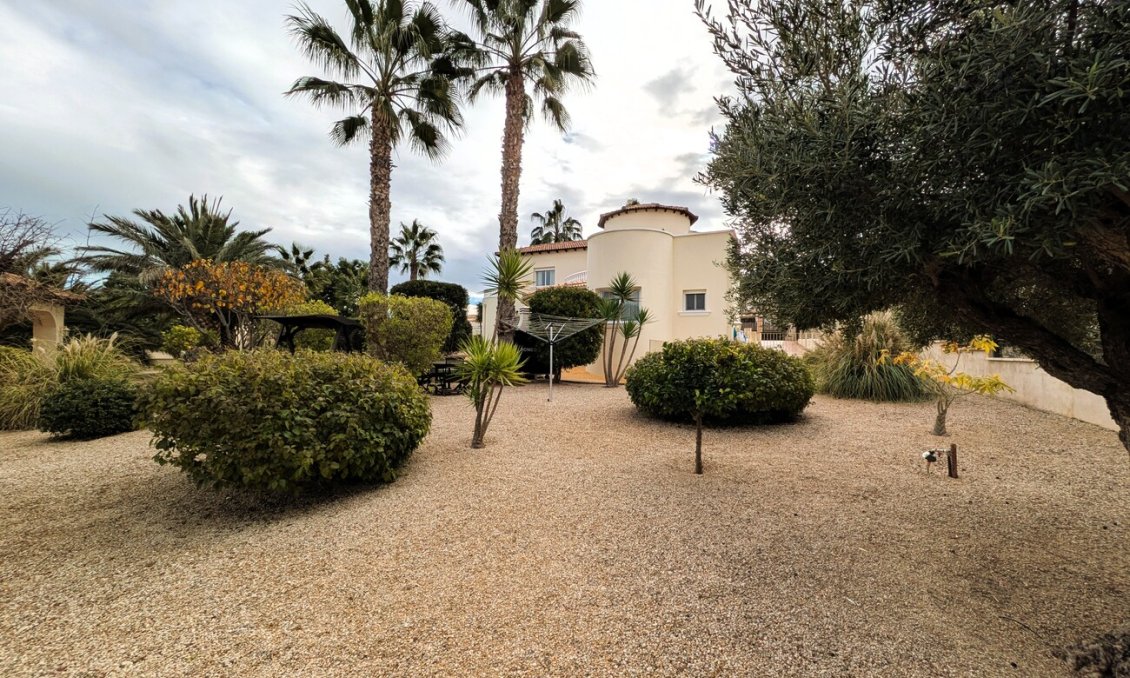 Resale - Villa -
Campos del Río