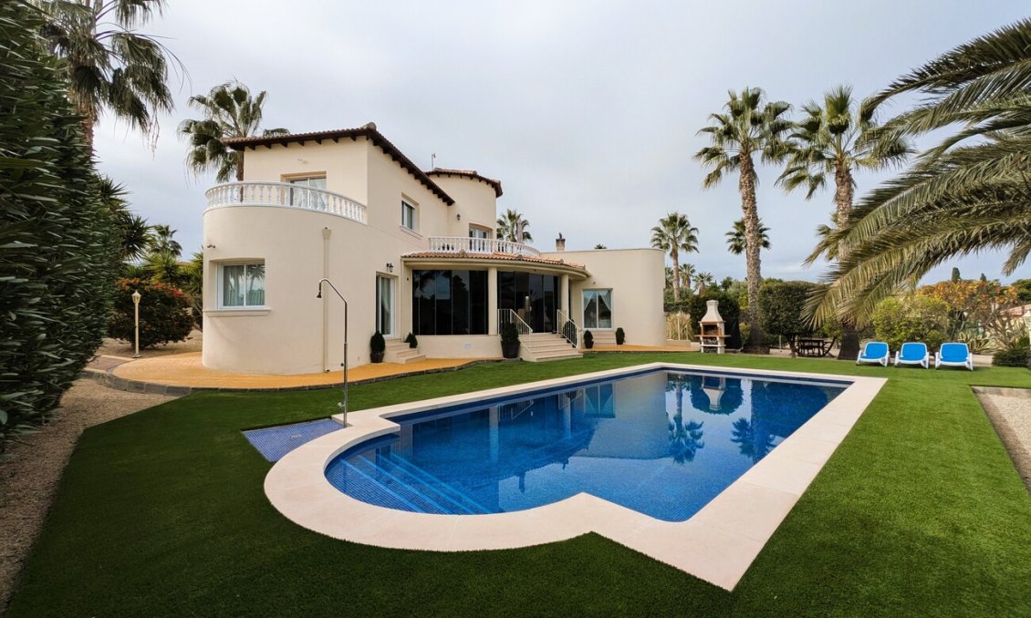 Resale - Villa -
Campos del Río