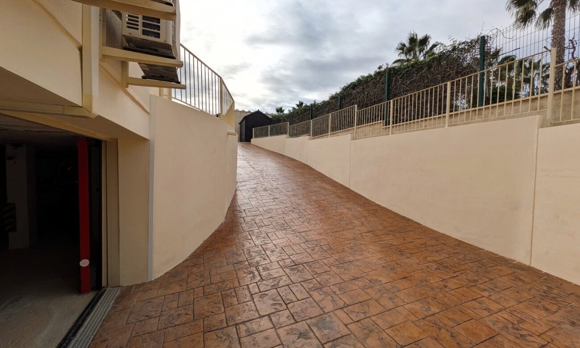 Resale - Villa -
Campos del Río