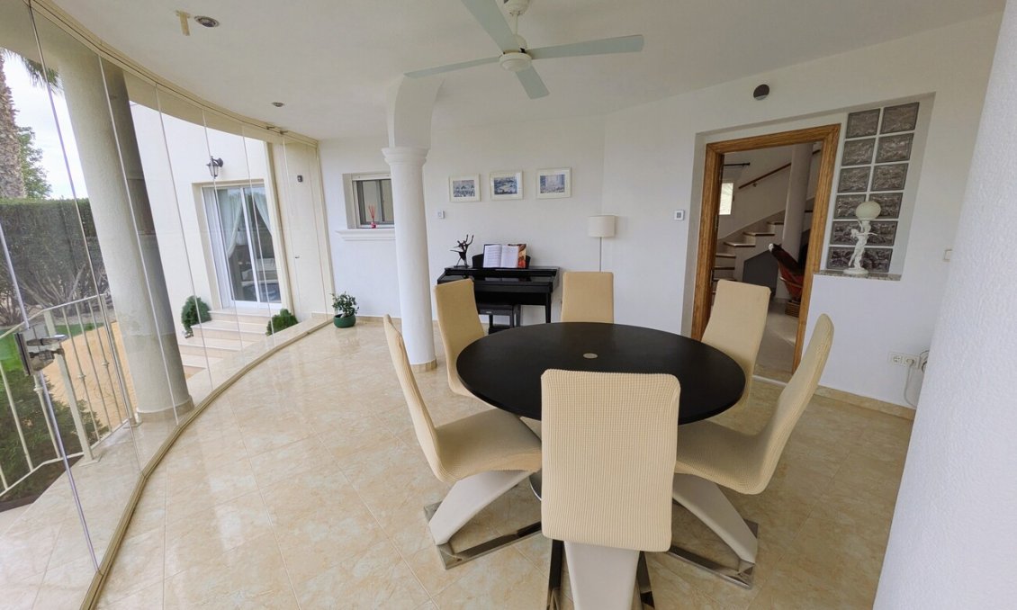 Resale - Villa -
Campos del Río