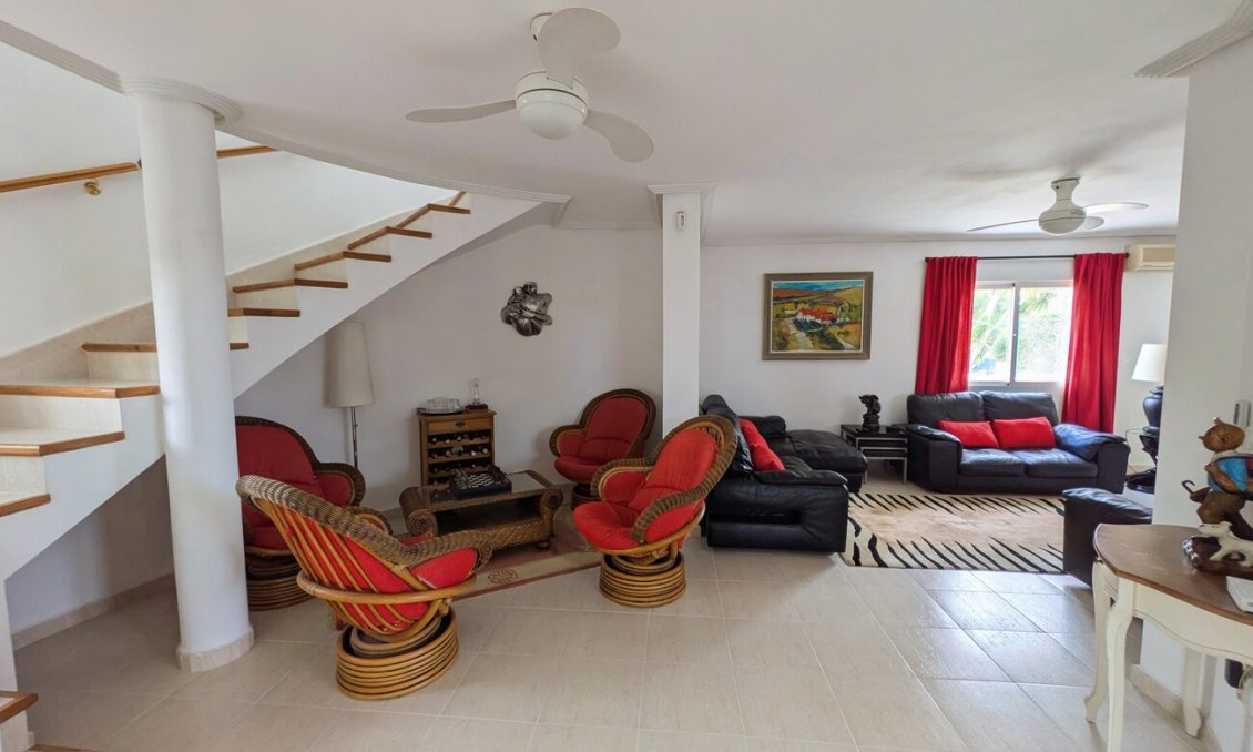 Resale - Villa -
Campos del Río