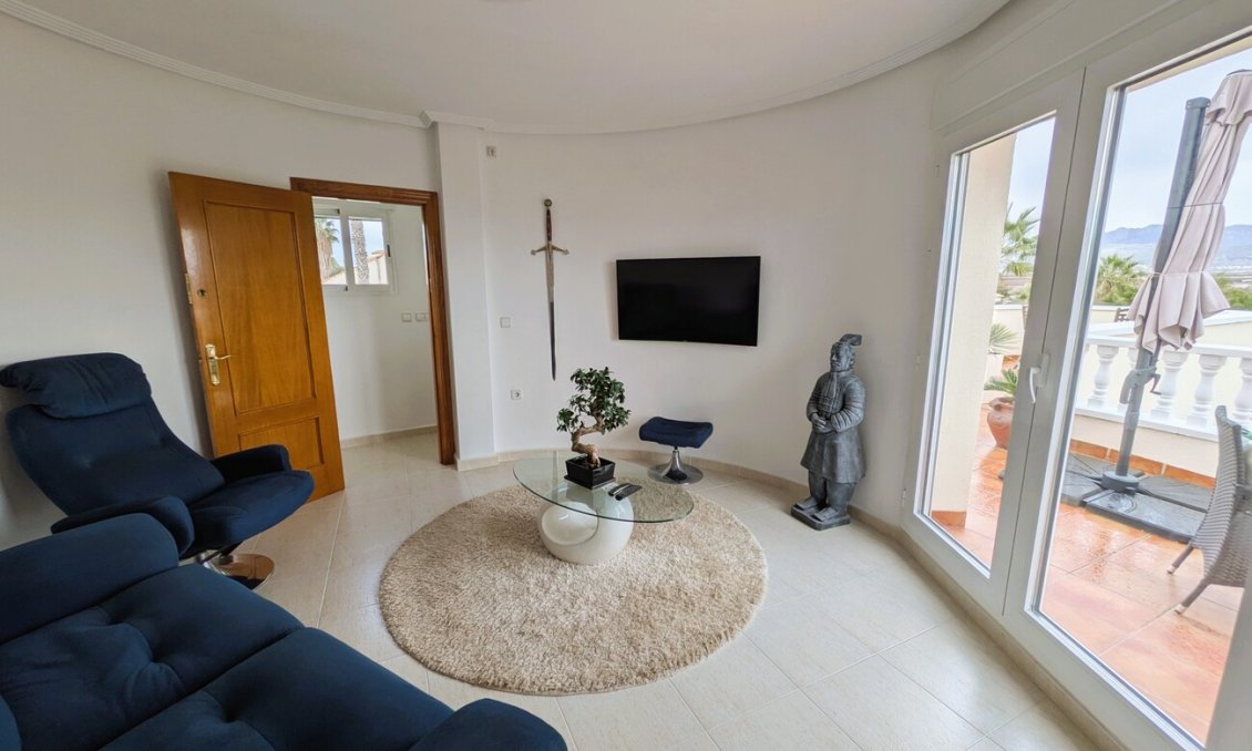 Resale - Villa -
Campos del Río