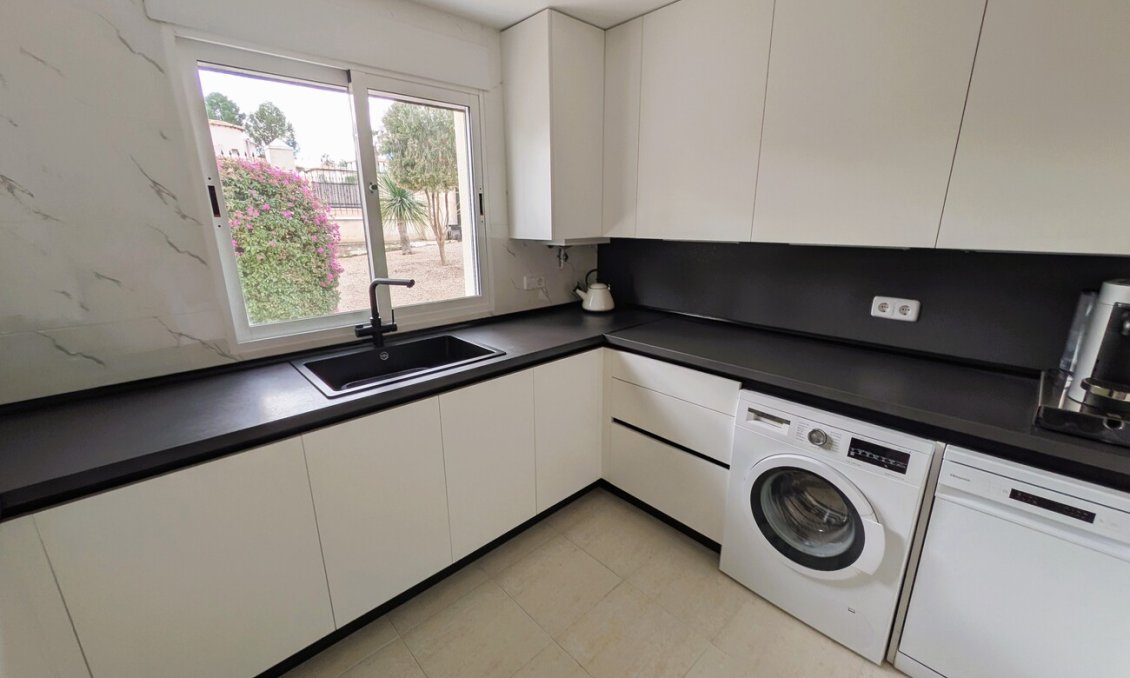 Resale - Villa -
Campos del Río