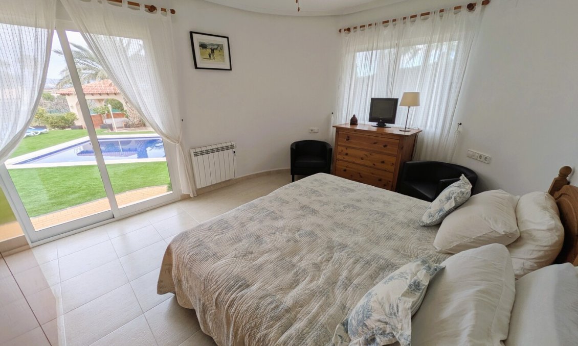 Resale - Villa -
Campos del Río