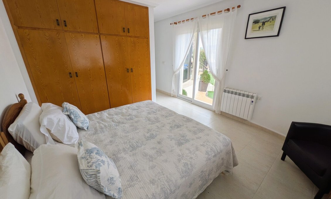 Resale - Villa -
Campos del Río