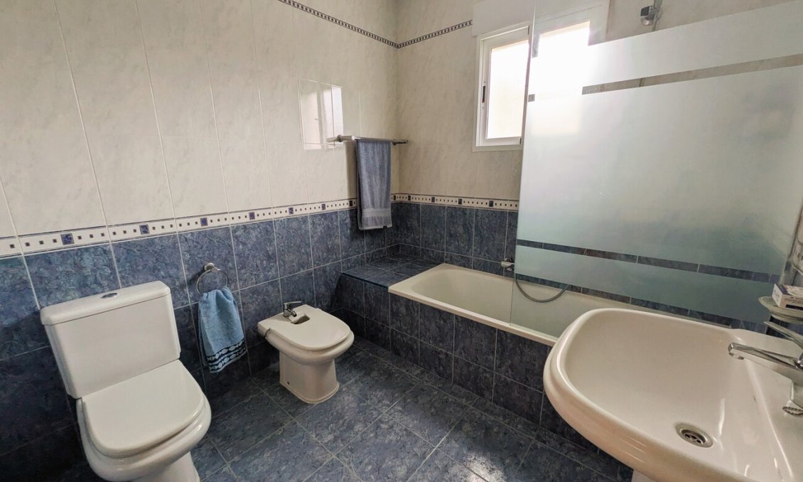 Resale - Villa -
Campos del Río