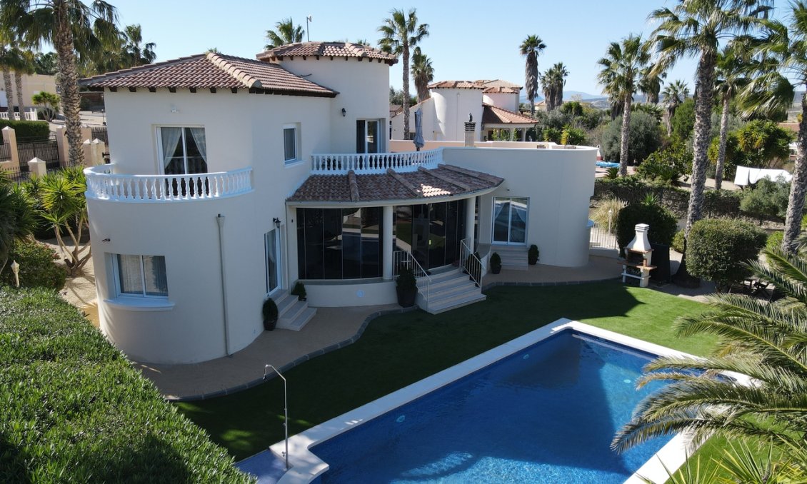 Resale - Villa -
Campos del Río