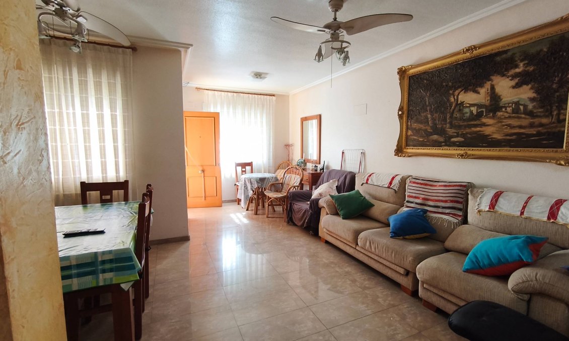 Használt Ingatlanok - Apartman -
Torrevieja - Estacion De Autobuses