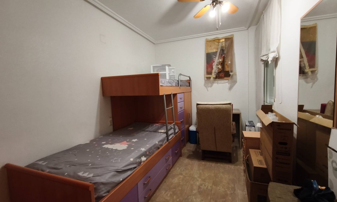 Használt Ingatlanok - Apartman -
Torrevieja - Estacion De Autobuses