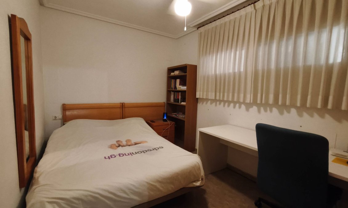 Használt Ingatlanok - Apartman -
Torrevieja - Estacion De Autobuses