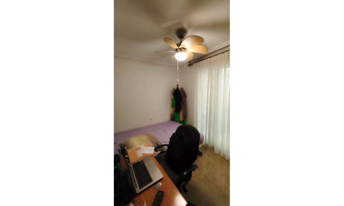 Használt Ingatlanok - Apartman -
Torrevieja - Estacion De Autobuses