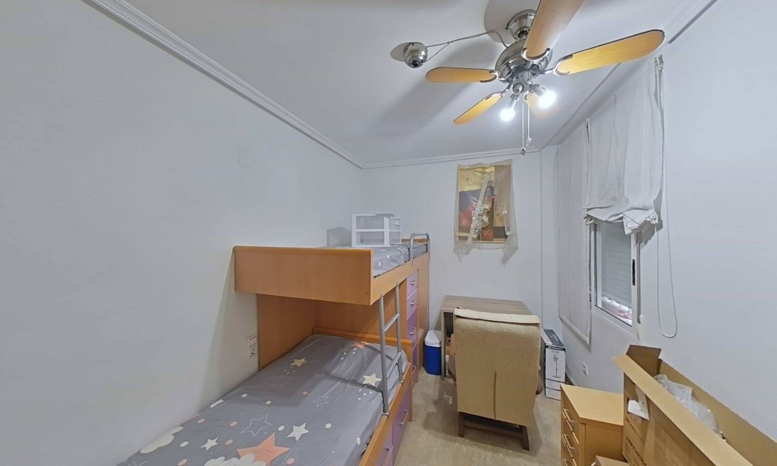 Használt Ingatlanok - Apartman -
Torrevieja - Estacion De Autobuses