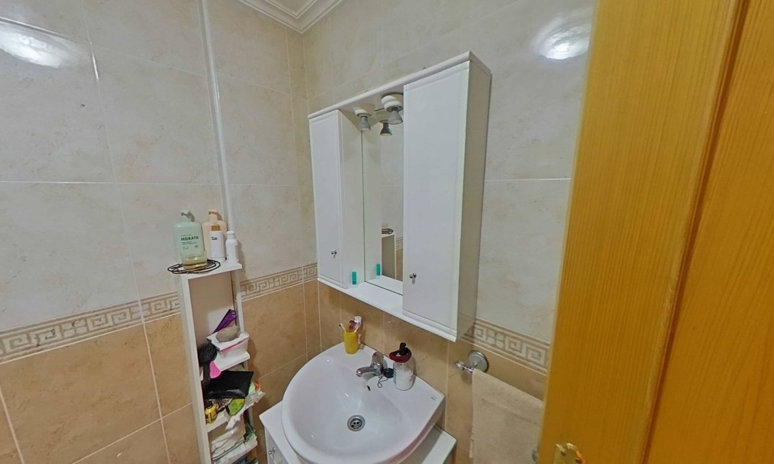 Használt Ingatlanok - Apartman -
Torrevieja - Estacion De Autobuses