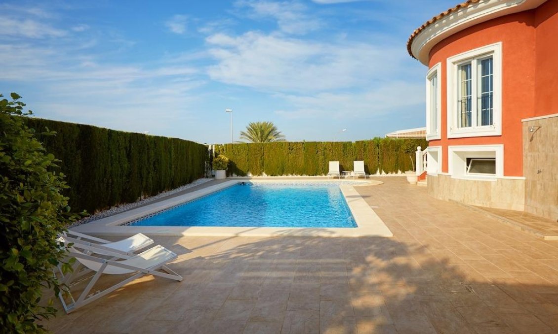 Resale - Villa -
Rojales - Inland