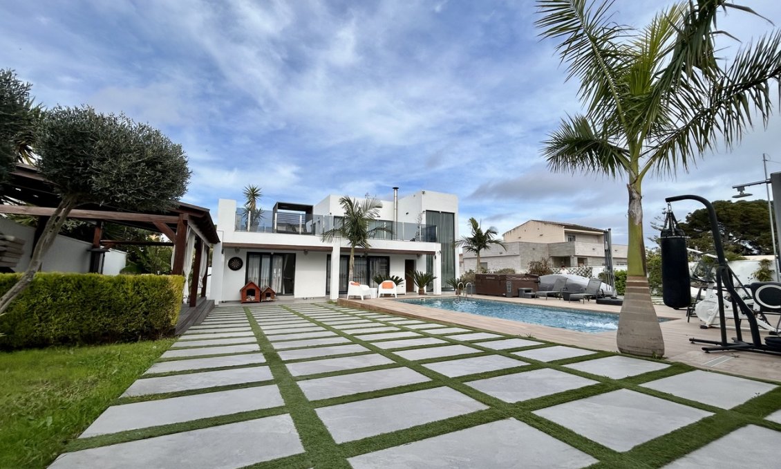 Resale - Villa -
Los Balcones - Costa Blanca