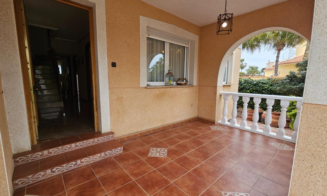 Resale - Villa -
Torrevieja - El Chaparral
