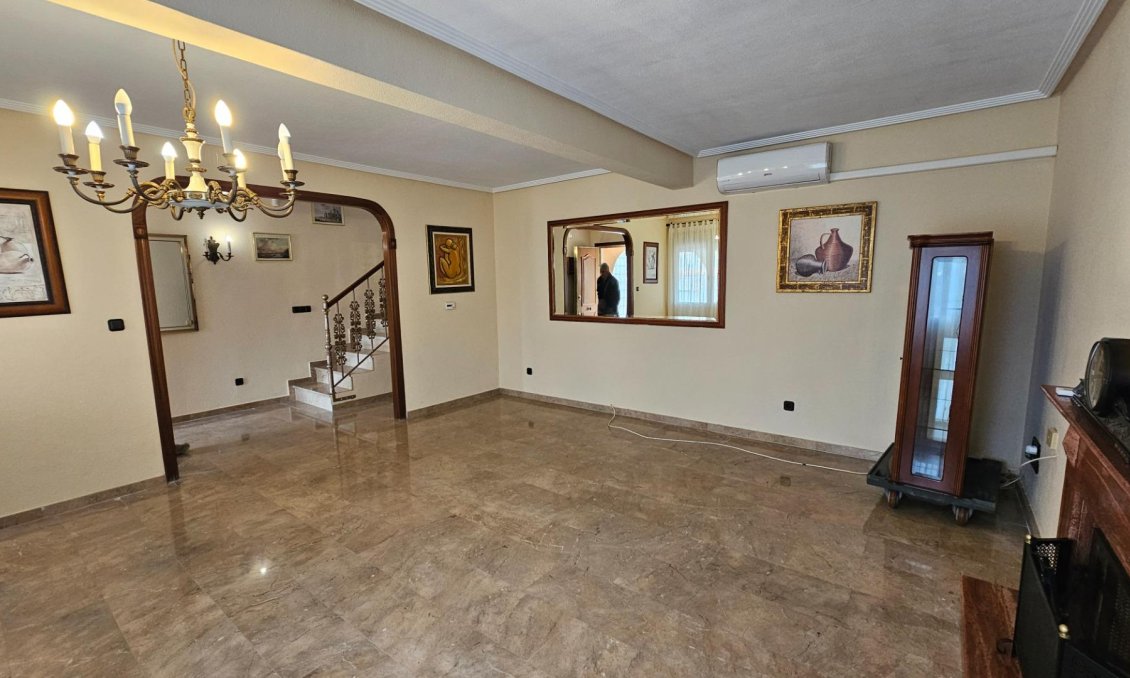 Resale - Villa -
Torrevieja - El Chaparral