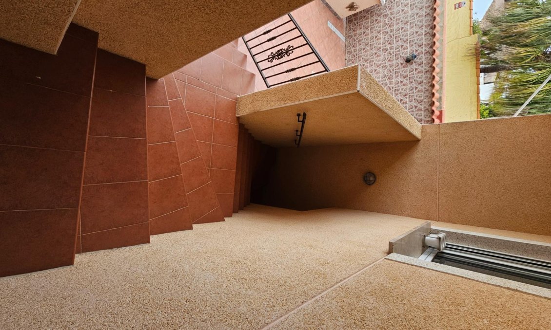 Resale - Villa -
Torrevieja - El Chaparral