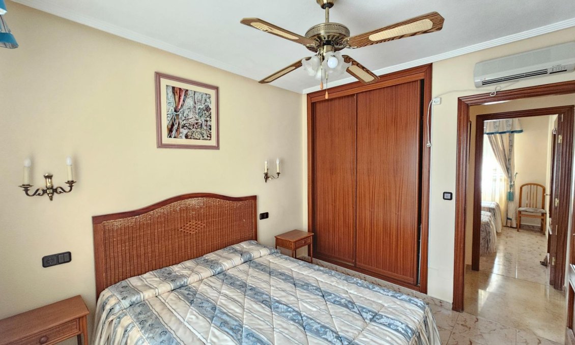 Resale - Villa -
Torrevieja - El Chaparral