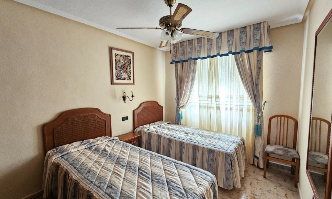 Resale - Villa -
Torrevieja - El Chaparral