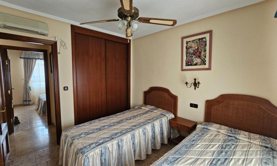 Resale - Villa -
Torrevieja - El Chaparral