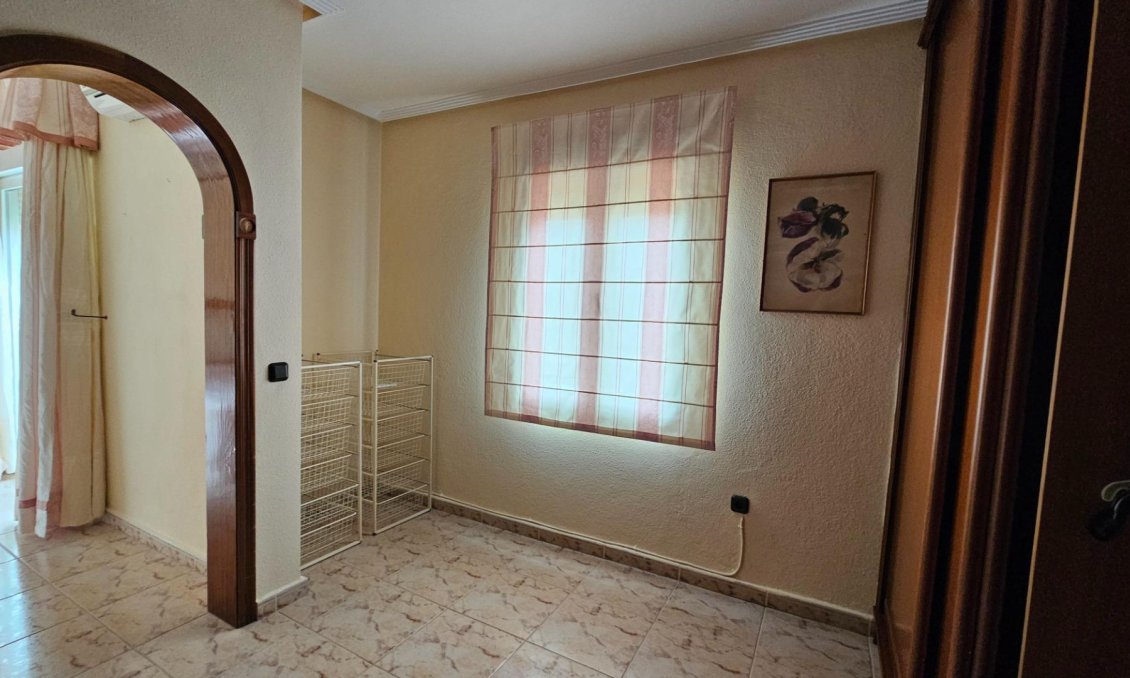 Resale - Villa -
Torrevieja - El Chaparral