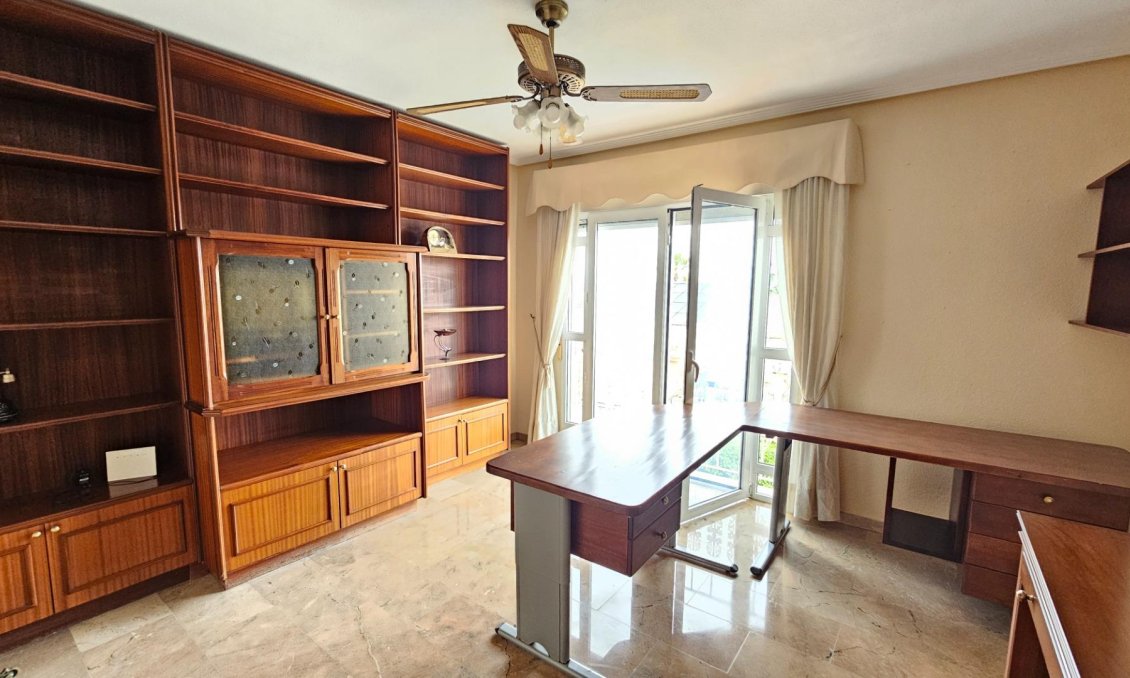 Resale - Villa -
Torrevieja - El Chaparral