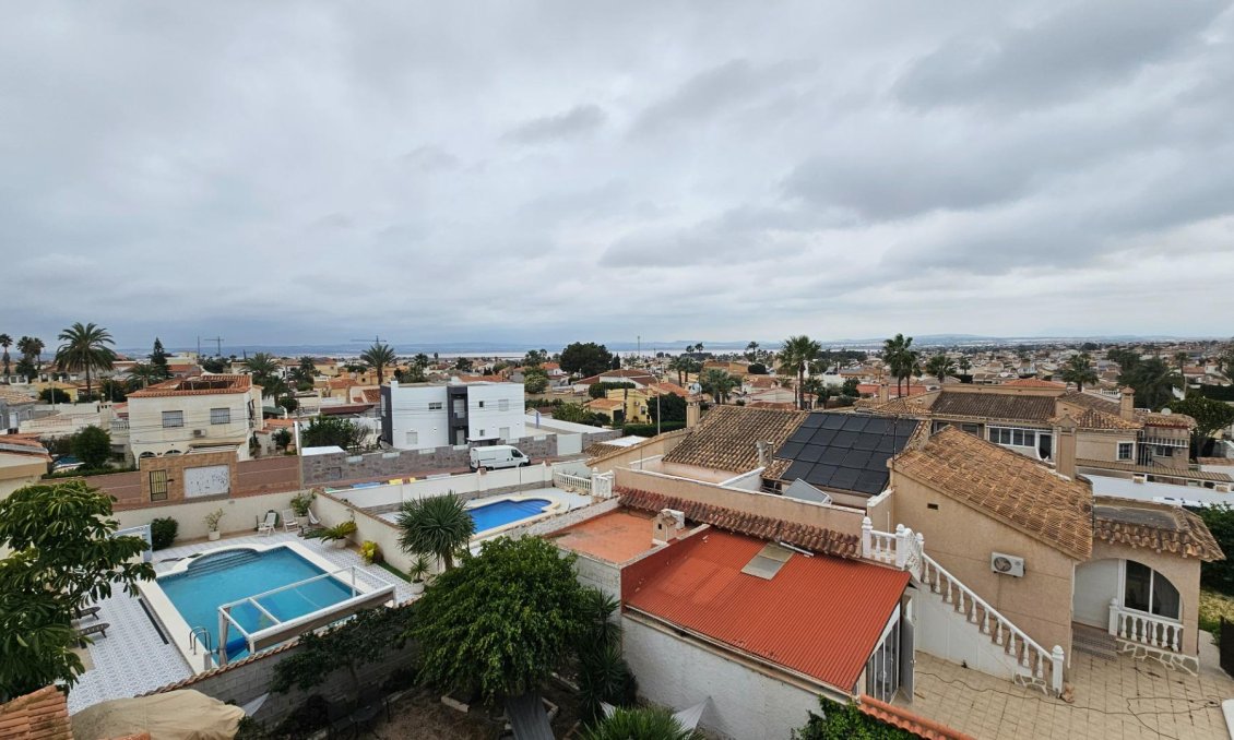 Resale - Villa -
Torrevieja - El Chaparral