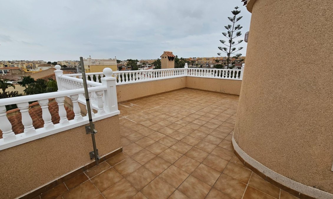 Resale - Villa -
Torrevieja - El Chaparral