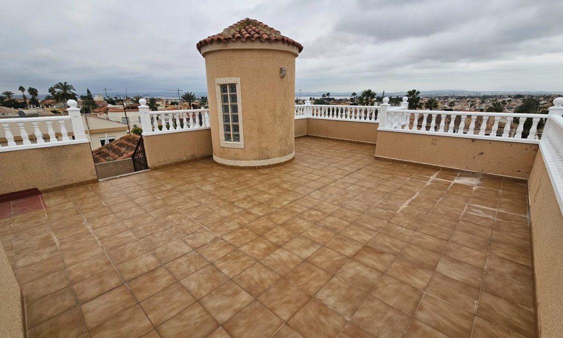 Resale - Villa -
Torrevieja - El Chaparral