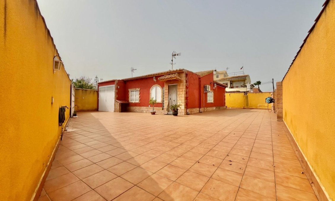 Resale - Villa -
Torrevieja - Los Balcones - Los Altos del Edén