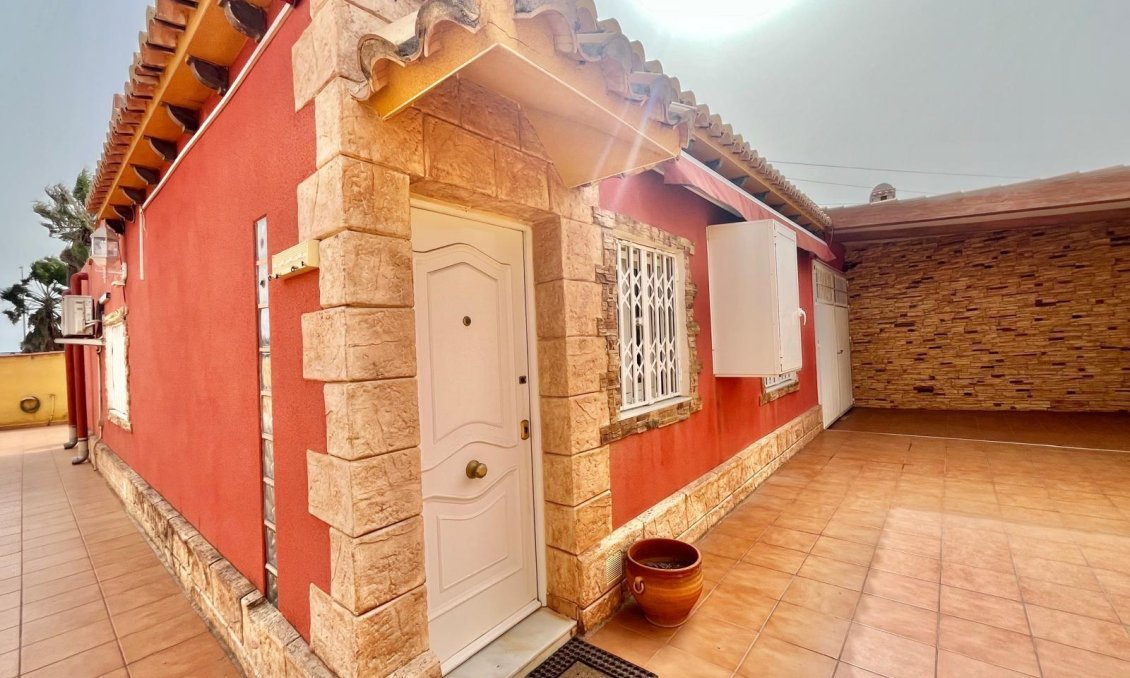 Resale - Villa -
Torrevieja - Los Balcones - Los Altos del Edén