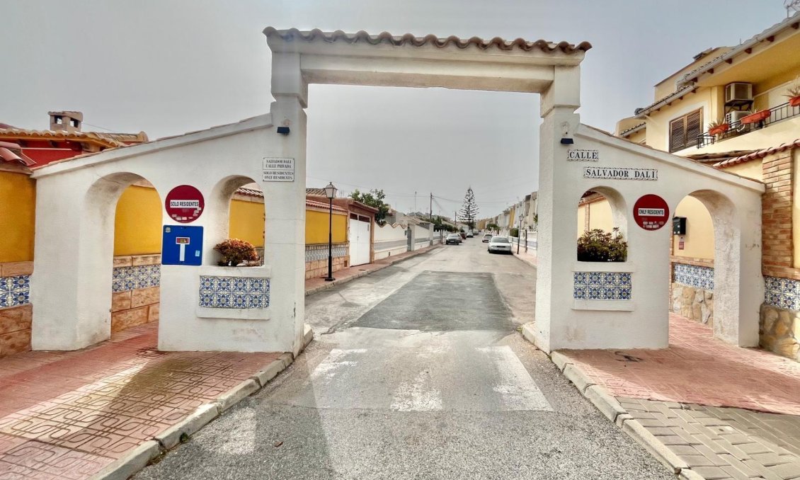 Resale - Villa -
Torrevieja - Los Balcones - Los Altos del Edén