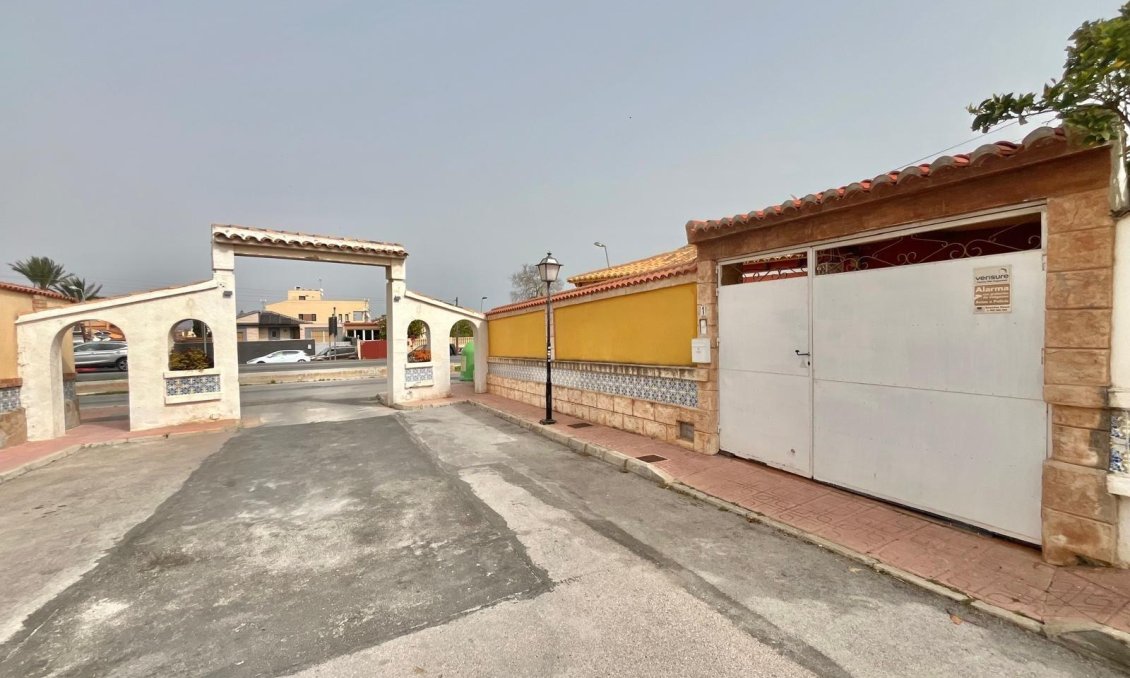 Resale - Villa -
Torrevieja - Los Balcones - Los Altos del Edén