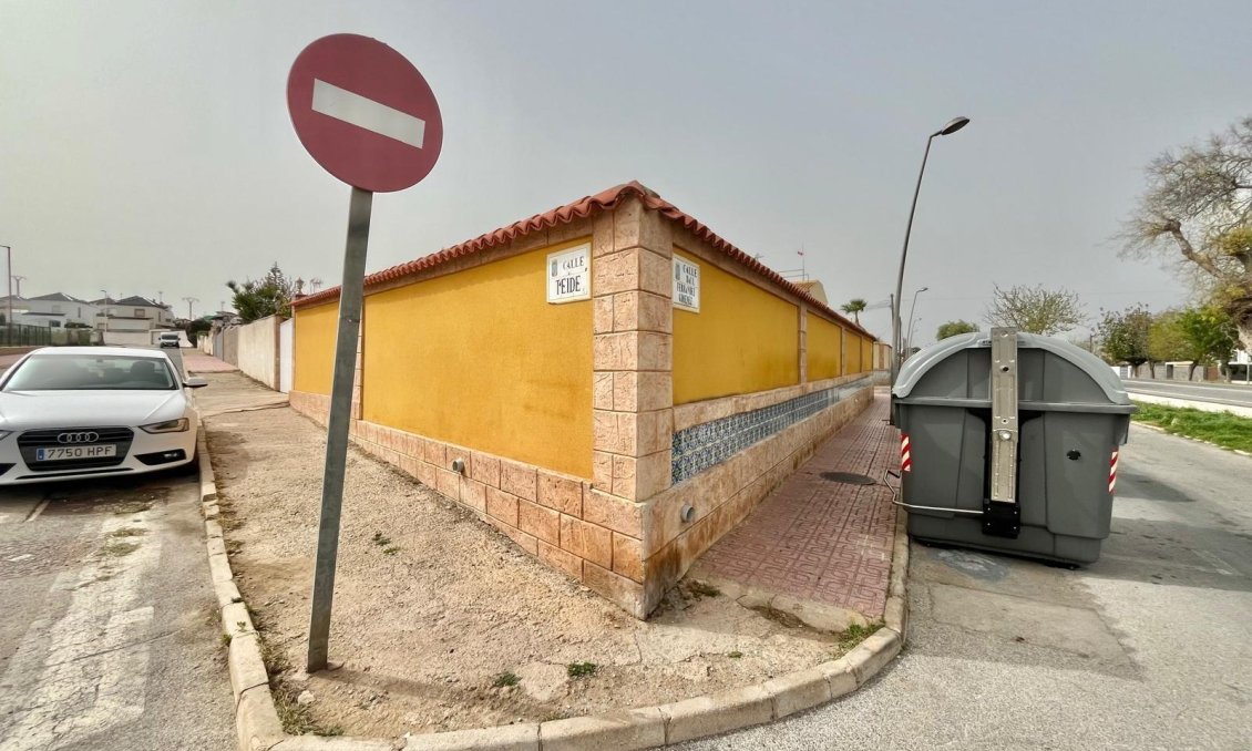 Resale - Villa -
Torrevieja - Los Balcones - Los Altos del Edén