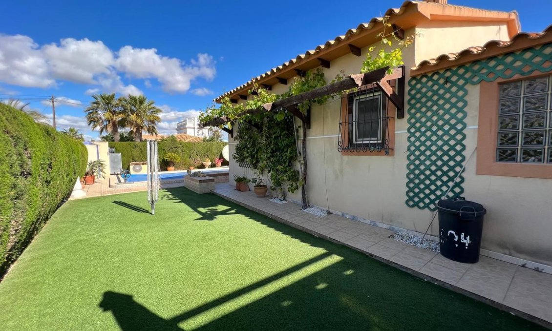 Wiederverkauf - Villa -
Cabo Roig - Costa Blanca