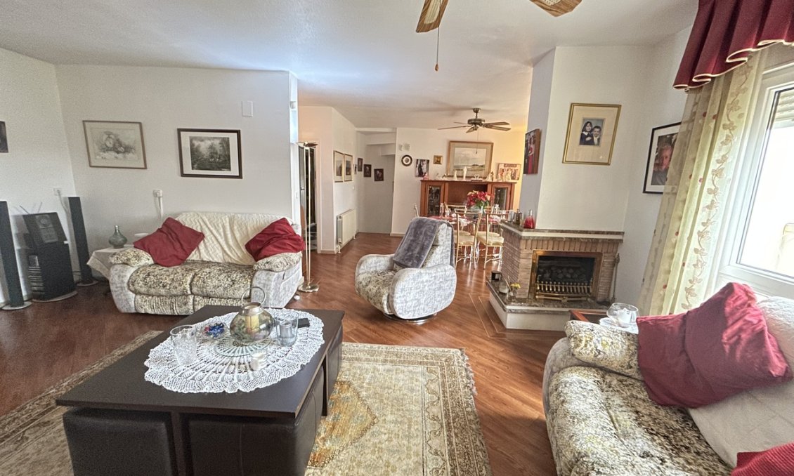 Resale - Villa -
Las Ramblas Golf - Inland