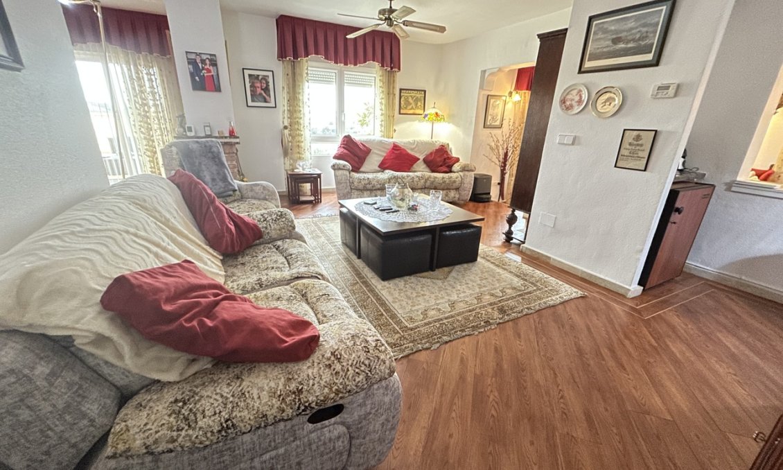 Resale - Villa -
Las Ramblas Golf - Inland