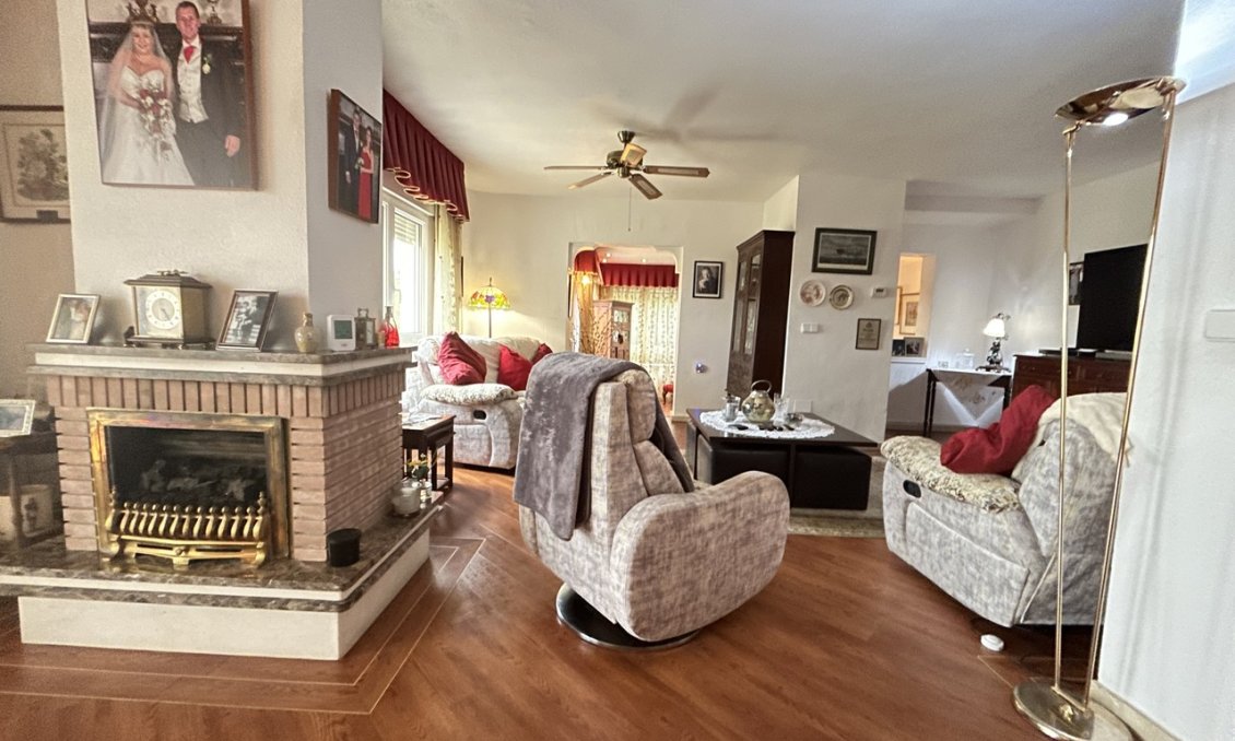 Resale - Villa -
Las Ramblas Golf - Inland