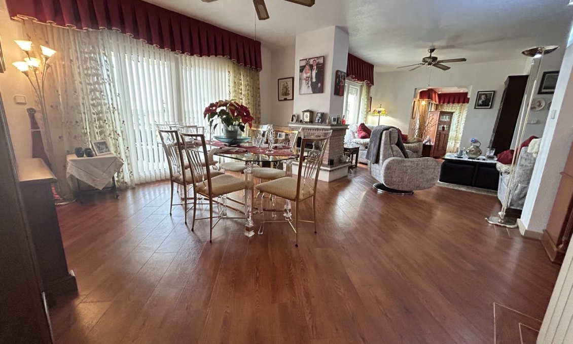 Resale - Villa -
Las Ramblas Golf - Inland