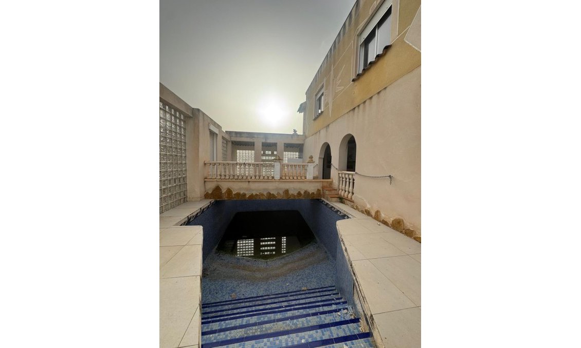 Resale - Villa -
Orihuela - La Campaneta