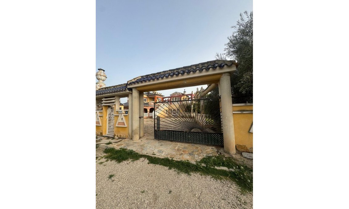 Resale - Villa -
Orihuela - La Campaneta
